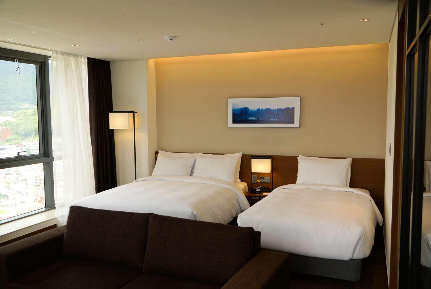 Ramada Encore By Wyndham Busan Haeundae Экстерьер фото
