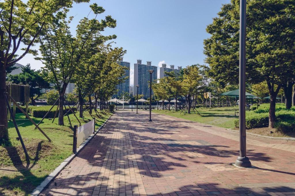 Ramada Encore By Wyndham Busan Haeundae Экстерьер фото